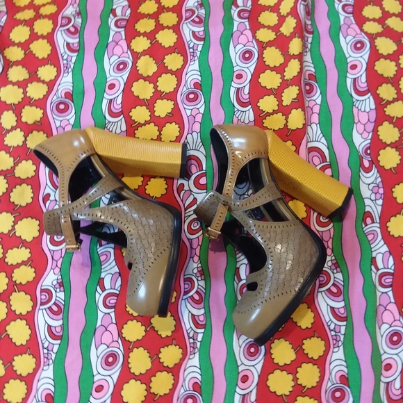 FENDI Tan and Yellow Platform Heels - Picture 12 of 12